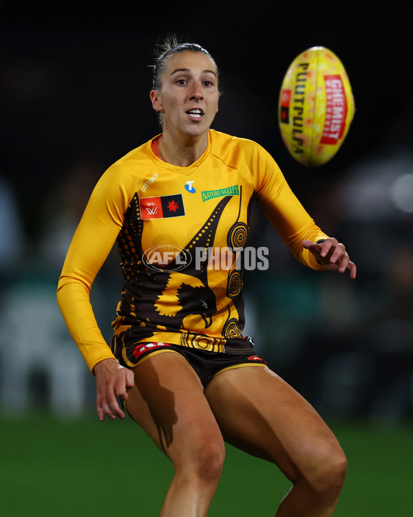 AFLW 2025 Round 03 - Western Bulldogs v Hawthorn - A-62128613