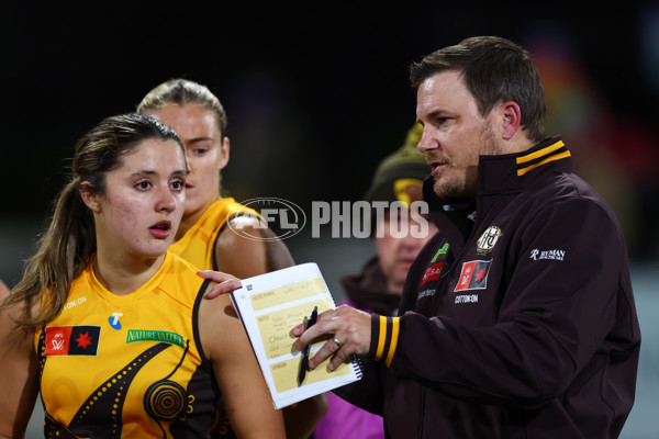 AFLW 2025 Round 03 - Western Bulldogs v Hawthorn - A-62129496