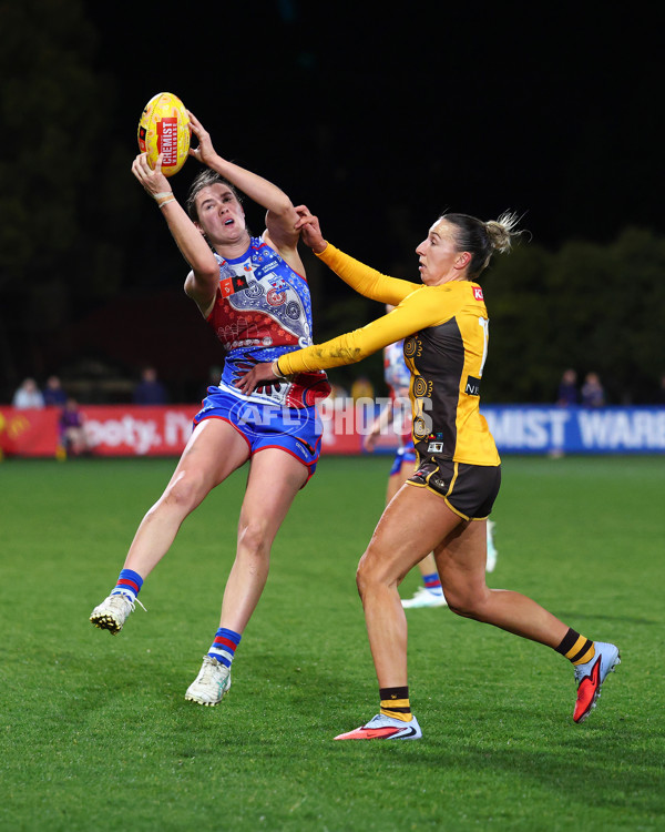 AFLW 2025 Round 03 - Western Bulldogs v Hawthorn - A-62131261