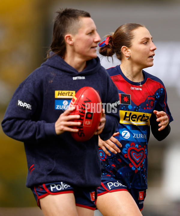 AFLW 2025 Round 03 - Collingwood v Narrm - A-62136389