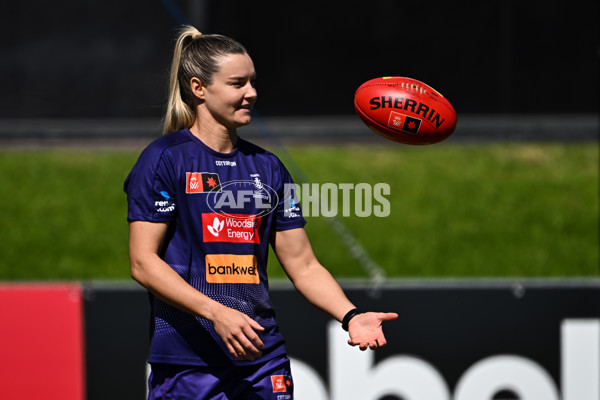 AFLW 2025 Round 03 - Walyalup v North Melbourne - A-62139306