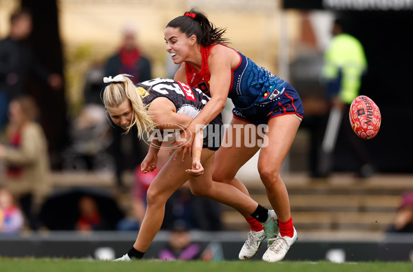 AFLW 2025 Round 03 - Collingwood v Narrm - A-62142023