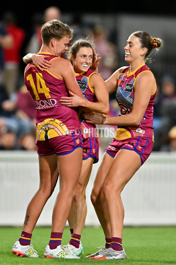 AFLW 2025 Round 03 - Brisbane v Carlton - A-62156871