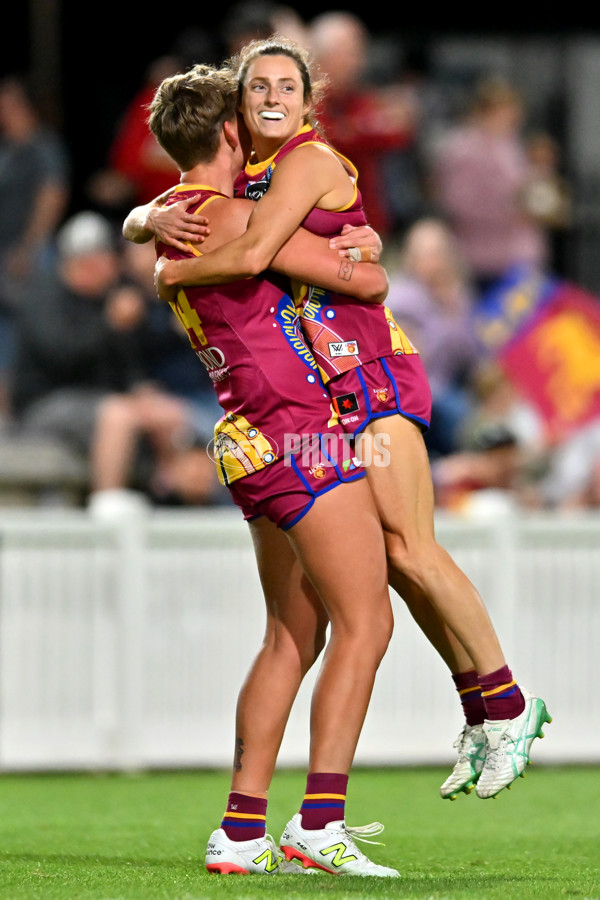 AFLW 2025 Round 03 - Brisbane v Carlton - A-62157259