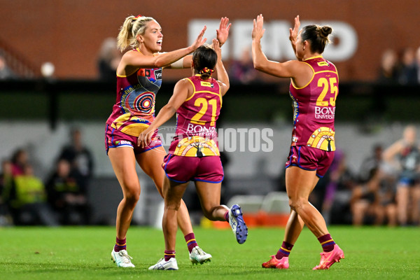 AFLW 2025 Round 03 - Brisbane v Carlton - A-62157263