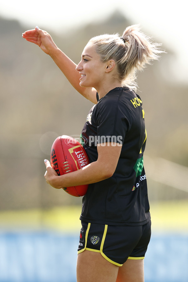 AFLW 2025 Round 04 - Narrm v Richmond - A-62252145