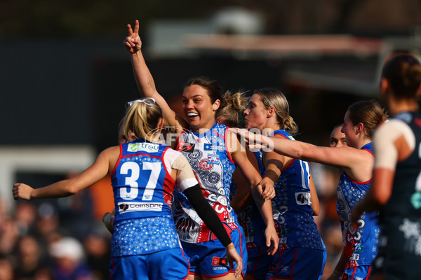 AFLW 2025 Round 04 - Carlton v Western Bulldogs - A-62269005