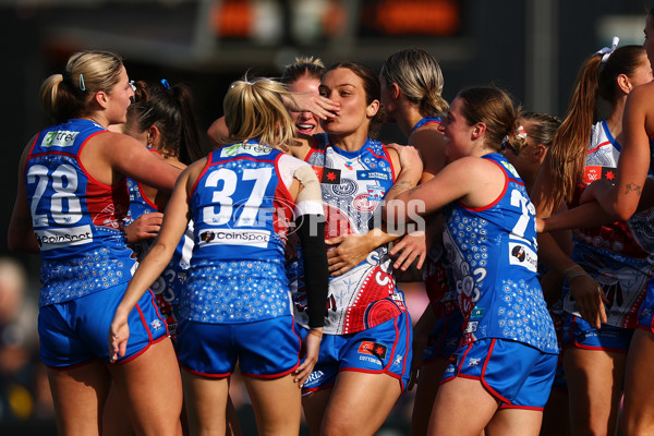 AFLW 2025 Round 04 - Carlton v Western Bulldogs - A-62270675
