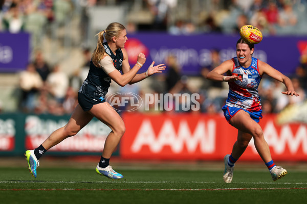 AFLW 2025 Round 04 - Carlton v Western Bulldogs - A-62271905