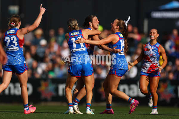 AFLW 2025 Round 04 - Carlton v Western Bulldogs - A-62273314