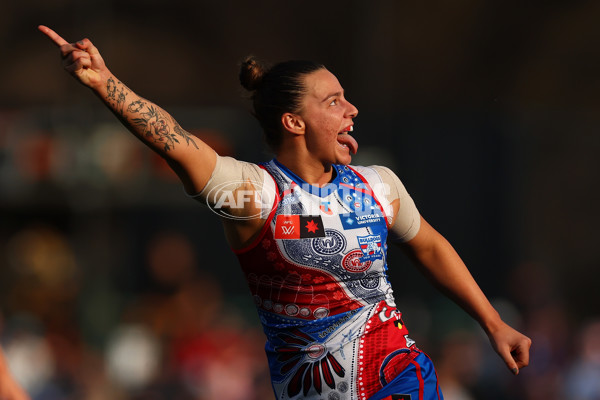 AFLW 2025 Round 04 - Carlton v Western Bulldogs - A-62274946