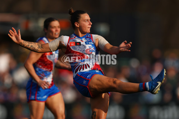 AFLW 2025 Round 04 - Carlton v Western Bulldogs - A-62274949