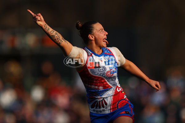 AFLW 2025 Round 04 - Carlton v Western Bulldogs - A-62276202