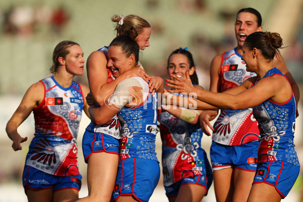 AFLW 2025 Round 04 - Carlton v Western Bulldogs - A-62276207