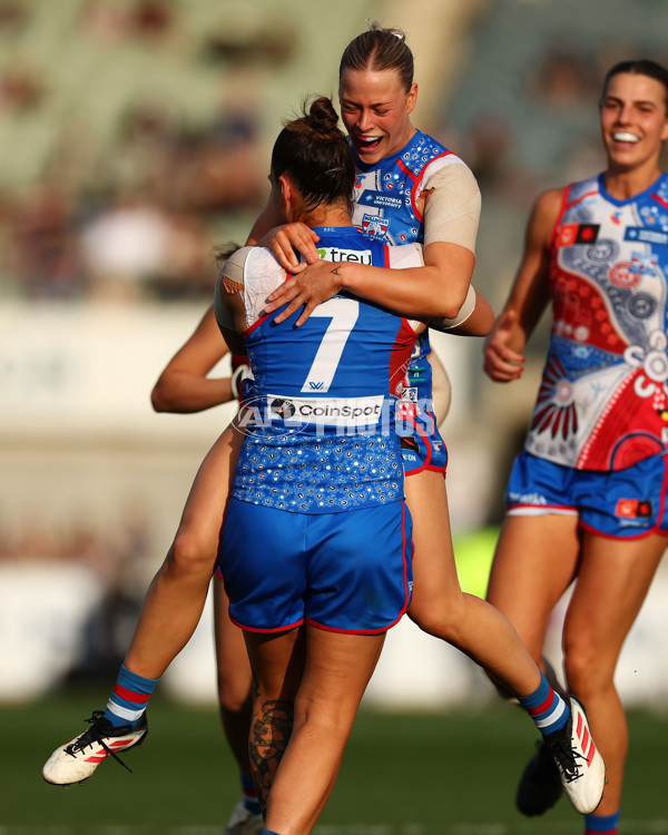 AFLW 2025 Round 04 - Carlton v Western Bulldogs - A-62276208