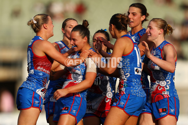 AFLW 2025 Round 04 - Carlton v Western Bulldogs - A-62276209