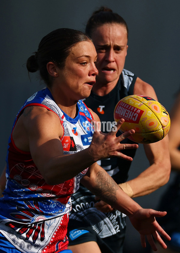 AFLW 2025 Round 04 - Carlton v Western Bulldogs - A-62284577