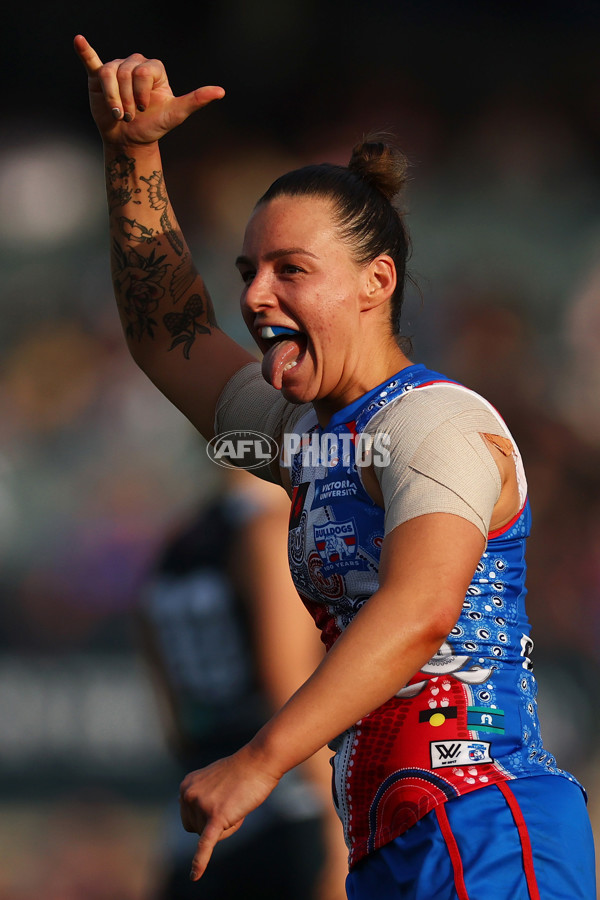 AFLW 2025 Round 04 - Carlton v Western Bulldogs - A-62290187