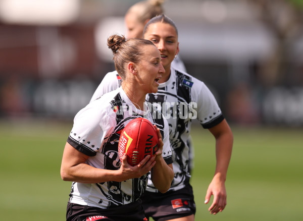 AFLW 2025 Round 04 - North Melbourne v Collingwood - A-62325695