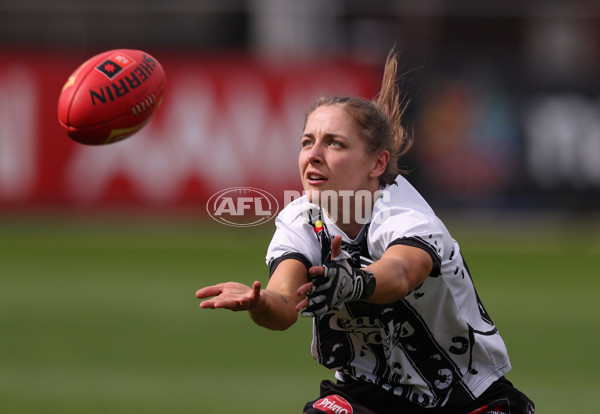 AFLW 2025 Round 04 - North Melbourne v Collingwood - A-62325696