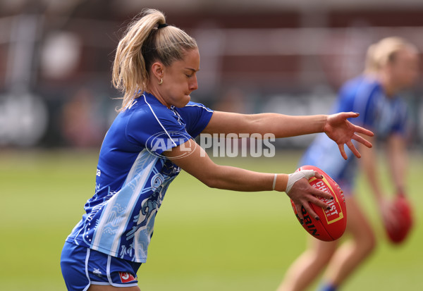 AFLW 2025 Round 04 - North Melbourne v Collingwood - A-62325697
