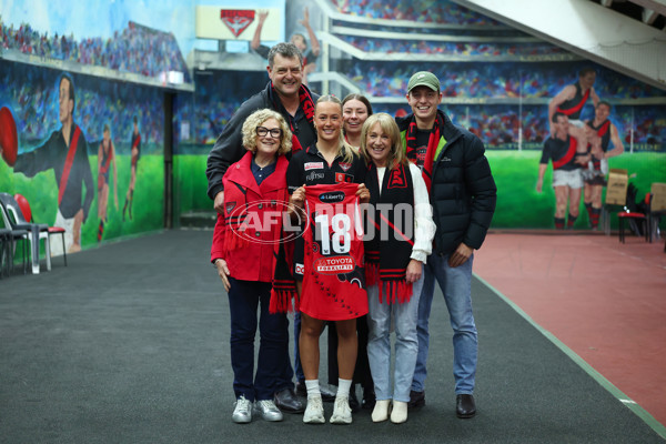AFLW 2025 Round 04 - Essendon v Geelong - A-62325729