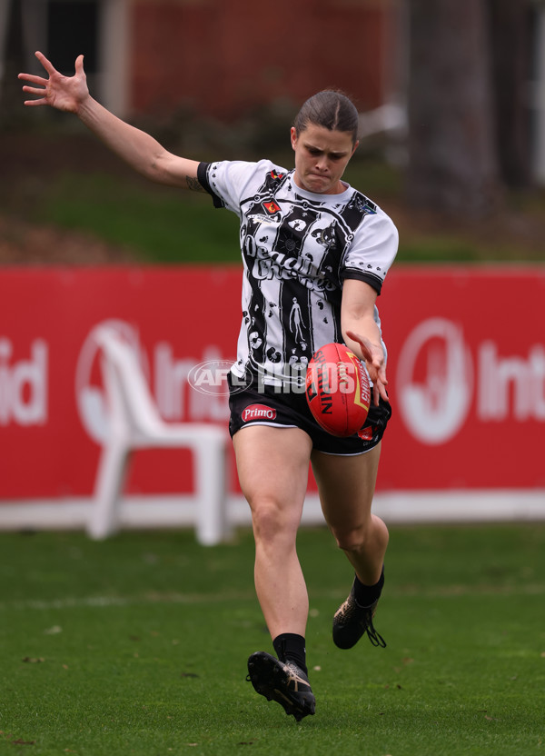 AFLW 2025 Round 04 - North Melbourne v Collingwood - A-62325893