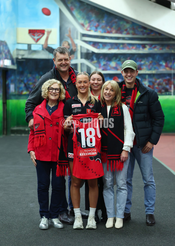 AFLW 2025 Round 04 - Essendon v Geelong - A-62325934