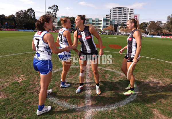 AFLW 2025 Round 04 - North Melbourne v Collingwood - A-62329199
