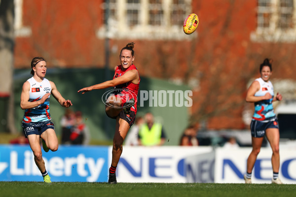 AFLW 2025 Round 04 - Essendon v Geelong - A-62331848