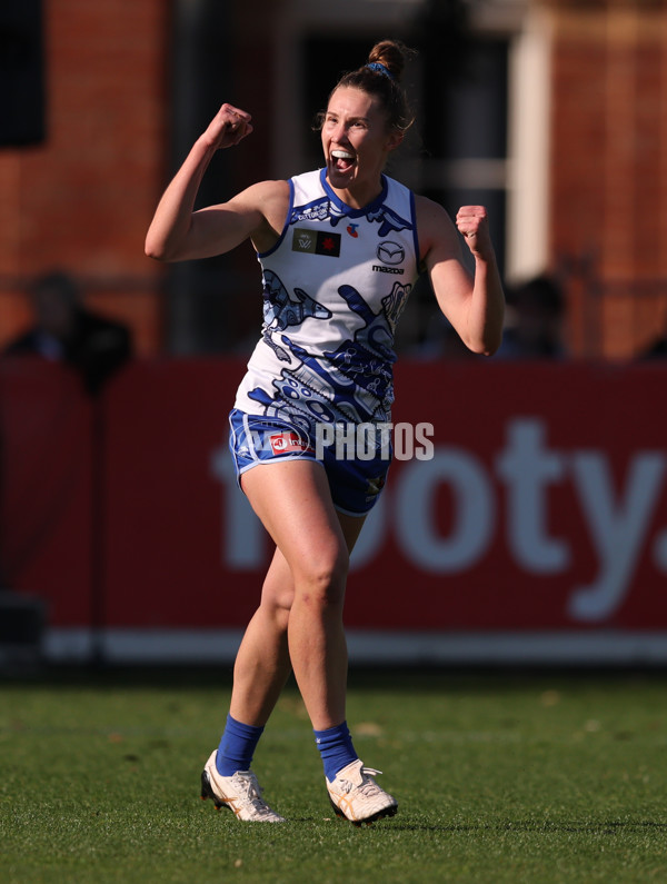 AFLW 2025 Round 04 - North Melbourne v Collingwood - A-62331868