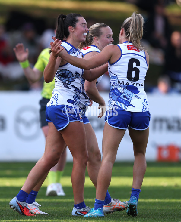 AFLW 2025 Round 04 - North Melbourne v Collingwood - A-62331876