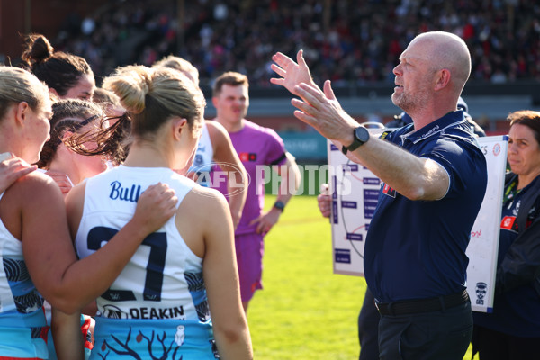 AFLW 2025 Round 04 - Essendon v Geelong - A-62332303