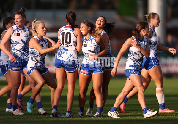 AFLW 2025 Round 04 - North Melbourne v Collingwood - A-62334933