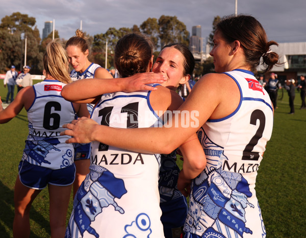 AFLW 2025 Round 04 - North Melbourne v Collingwood - A-62334964