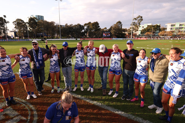 AFLW 2025 Round 04 - North Melbourne v Collingwood - A-62335643