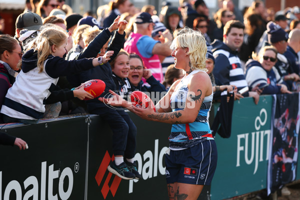 AFLW 2025 Round 04 - Essendon v Geelong - A-62338248