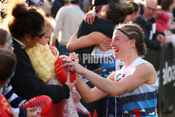 AFLW 2025 Round 04 - Essendon v Geelong - A-62338251