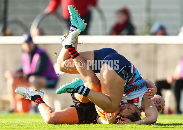 AFLW 2025 Round 04 - Essendon v Geelong - A-62338298