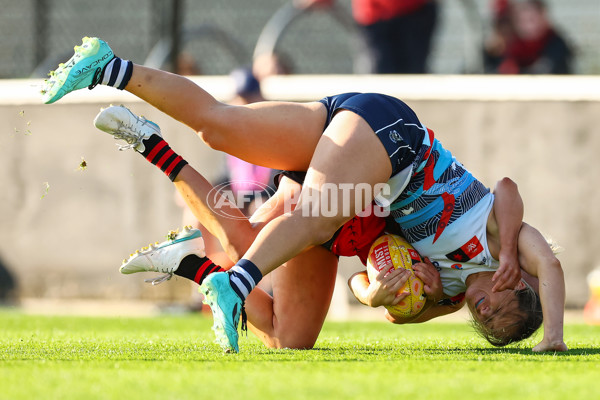 AFLW 2025 Round 04 - Essendon v Geelong - A-62338969