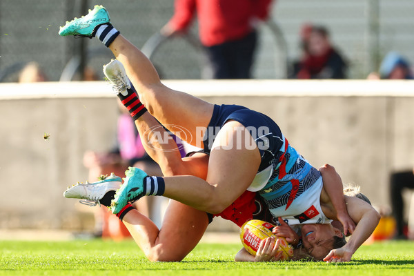AFLW 2025 Round 04 - Essendon v Geelong - A-62338971