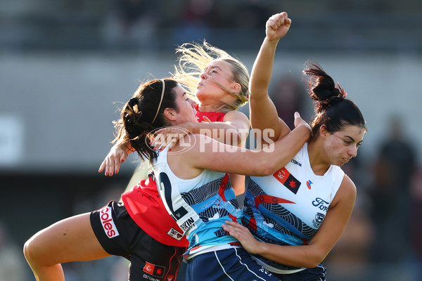 AFLW 2025 Round 04 - Essendon v Geelong - A-62338979
