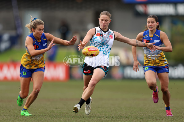 AFLW 2025 Round 04 - Waalitj Marawar v Yartapuulti - A-62338985