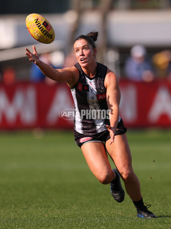 AFLW 2025 Round 04 - North Melbourne v Collingwood - A-62341331