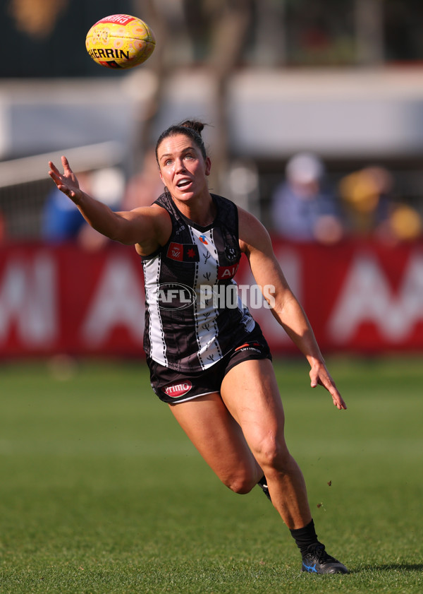 AFLW 2025 Round 04 - North Melbourne v Collingwood - A-62341334