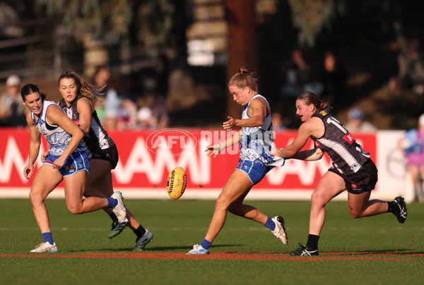 AFLW 2025 Round 04 - North Melbourne v Collingwood - A-62343038