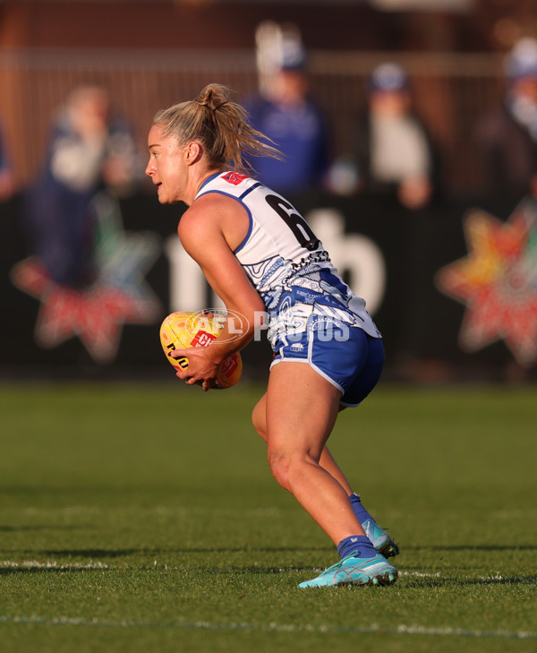AFLW 2025 Round 04 - North Melbourne v Collingwood - A-62343044