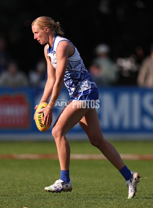 AFLW 2025 Round 04 - North Melbourne v Collingwood - A-62344701