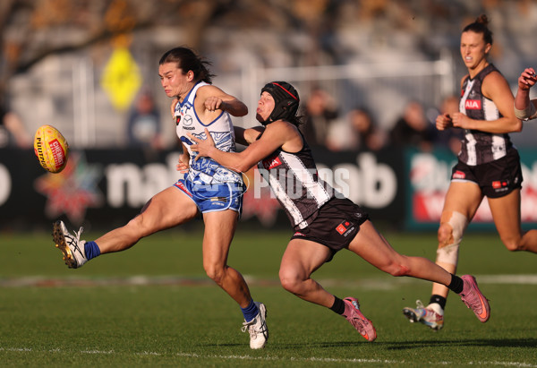 AFLW 2025 Round 04 - North Melbourne v Collingwood - A-62344711