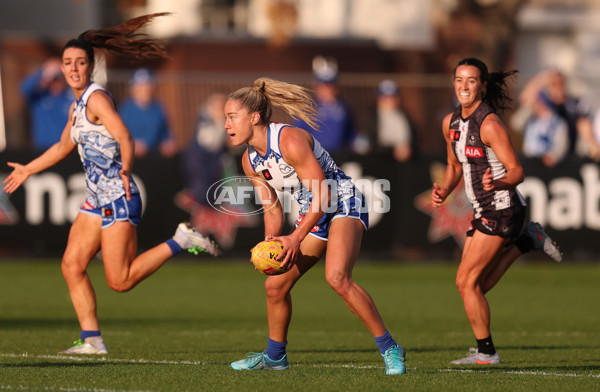 AFLW 2025 Round 04 - North Melbourne v Collingwood - A-62344719